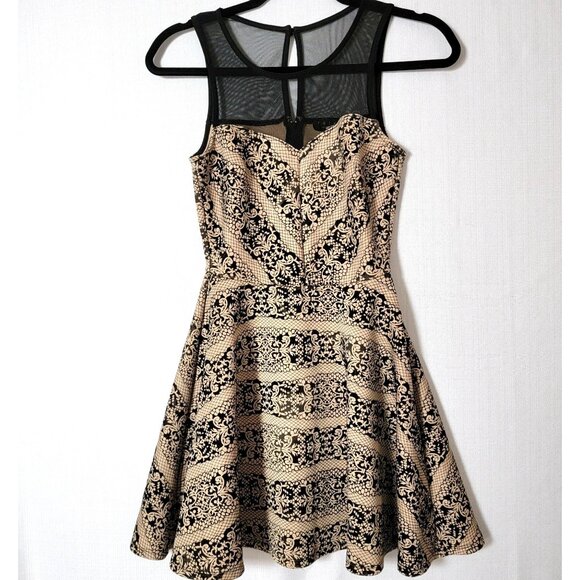 Trixxi Clothing Company Womens Dress Size Small Mini Sleeveless Beige & Black - Picture 1 of 10